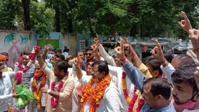 Photo of उन्नाव :  बागी के समर्थन में खड़े नजर आए सांसद साक्षी महाराज और दो विधायक, भाजपा दो धड़ाें में बंटी आई नजर
