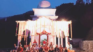Photo of थत्यूड़। लगड़ासु गांव में भद्रराज देवता के नवनिर्मित मंदिर में पूजा-अर्चना के साथ मूर्ति की स्थापना की गई।