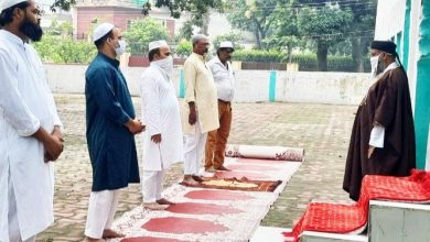 Photo of ईद उल अजहा के मौके पर कोरोना गाइडलाइंस का पालन करते हुए मस्जिदों और ईदगाहों में नमाज सादगी के साथ अदा की गई