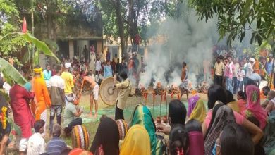 Photo of वाराणसी में अंधविश्वास की हद: कोरोना खत्म करने के लिए कड़ाह पूजन, टूटा गाइडलाइन का पालन