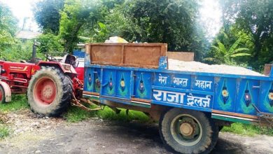 Photo of पुलिस ने अवैध खनन से भरी एक ट्रैक्टर ट्रॉली की सीज