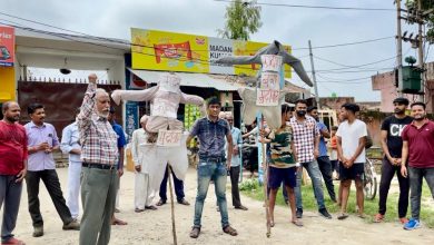 Photo of लोकतांत्रिक जनमोर्चा की युवा विंग की ओर से मृतक आश्रितों को मुआवजा नहीं दिए जाने के खिलाफ जोरदार प्रदर्शन