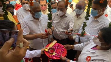 Photo of ईएसआई अस्पताल में रिबन काटकर प्लांट का उद्घाटन करते जनरल वीके सिंह