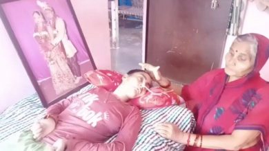 Photo of आगरा के एक परिवार की दर्द भरी दास्तां: 2 साल 27 दिन से कोमा में महिला, बेटी पैदा होने पर छिनी खुशियां