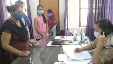 Photo of कार्रवाई की मांग को लेकर महिलाओं ने किया सीओ का घेराव