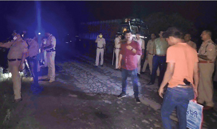 Photo of यूपी पुलिस की बड़ी कामयाबी, ट्रक लेकर फरार हो रही लुटेरों की गैंग को एनकाउंटर में किया अरेस्ट