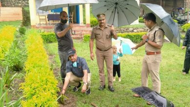 Photo of न्यायिक मजिस्ट्रेट व डीएफओ टोंस ने थाना परिसर में किया पौधरोपण