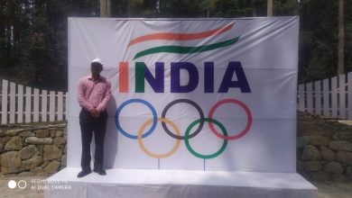 Photo of खेल विभाग के सेल्फी प्वाइंट में डीएम ने खिंचवाई फ़ोटो