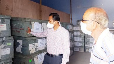 Photo of जिलाधिकारी ने किया ईवीएम मशीन के वेयर हाउस का मासिक निरीक्षण