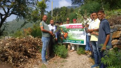 Photo of वन महोत्सव के उपलक्ष्य में जौनपुर रेंज के बीट क्षेत्र में पौधा रोपण