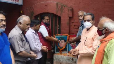 Photo of विभिन्न संगठनों की ओर से नेताजी सुभाष चंद बोस की पुण्यतिथि पर उनको किया याद