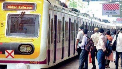 Photo of Mumbai Local Train : 15 अगस्त से लोकल ट्रेनों में सफर कर सकेंगे आम लोग, वैक्सीन के दोनों डोज लगवाने वालों को ही इजाजत