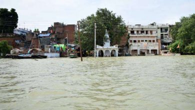 Photo of UP Weather Updates: खतरे के निशान पर बह रही गंगा और यमुना नदी, इन जिलों में बाढ़ का खतरा