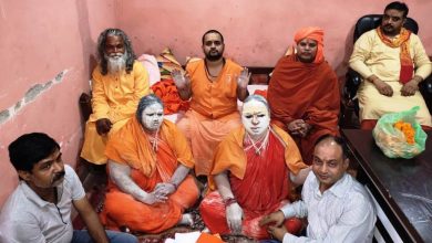 Photo of किन्नर अखाड़ा की महामंडलेश्वर पूजा माई एवं साध्वी हिमानीनंद सरस्वती महाराज ने ली सन्यास दीक्षा