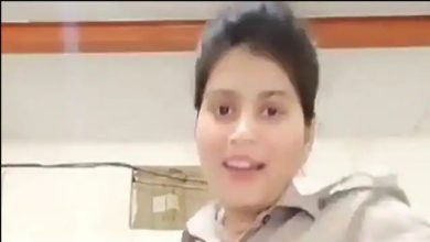 Photo of हाथ में रिवाल्वर लेकर महिला कांस्टेबल ने बनाया वीडियो, इंस्‍टाग्राम पोस्‍ट वायरल होने के बाद एसएसपी ने की कार्रवाई, देखें VIDEO