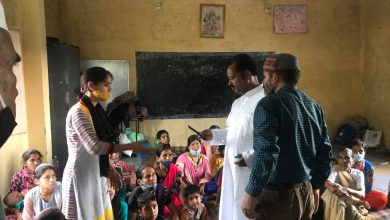 Photo of भूस्खलन के चलते प्रभावित परिवारों से मुलाकात करते कांग्रेस नेता हेम आर्य
