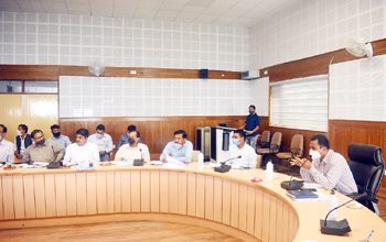 Photo of कम प्रगति वाले विभागों के डीएम जोगदंडे ने की समीक्षा