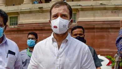 Photo of दिल्ली में नाबालिग की रेप के बाद हत्या मामला गरमाया, पीड़ित परिवार से मिले राहुल गांधी