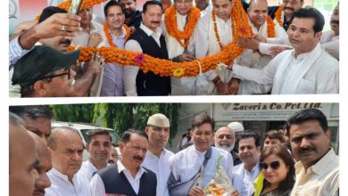 Photo of जिला कांग्रेस कार्यालय में प्रदेश पदाधिकारियों का स्वागत करते कार्यकर्ता