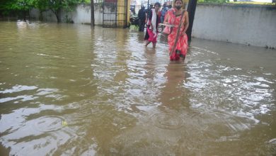 Photo of प्रतापगढ़ में जिला अस्पताल के वार्डों में घुसा पानी, डीएलएड परीक्षार्थी हुए परेशान