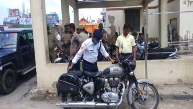 Photo of जब बिना नंबर की बुलेट पर सवार थे दरोगा, एसएसपी ने रुकवाया, फिर…