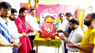 Photo of सपा कार्यकर्ताओं ने दी ब्रह्मलीन श्रीमहंत नरेंद्र गिरि को श्रद्धांजलि