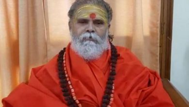 Photo of Narendra Giri Death Mystery: साइन तक नहीं कर पाते थे महंत नरेंद्र गिरी, कैसे लिख दिया 7 पन्नों का सुसाइड नोट ?