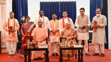 Photo of योगी मंत्रिमंडल में शामिल नए मंत्रियों को बांटे गए विभाग, जानें किसे मिली कौन सी जिम्मेदारी?